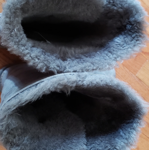 Tall grey Bailey Button UGGS and care kit - Picture 7 of 13